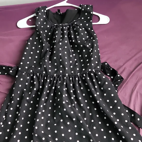 BLACK AND WHITE POLKA DOT WITH GATHERED STITCHING AROUND NECKLINE AND WAIST - Picture 5 of 6